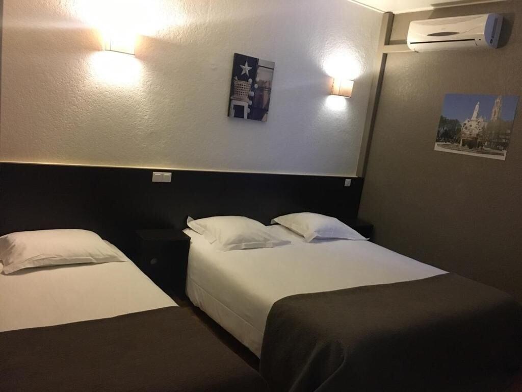 Empire Hotel นีมส์ ภายนอก รูปภาพ