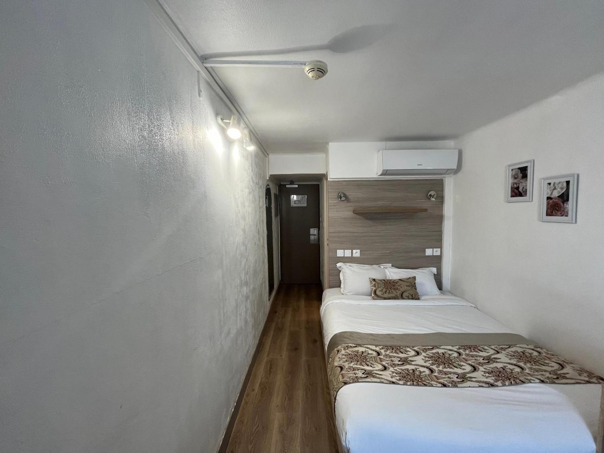 Empire Hotel นีมส์ ภายนอก รูปภาพ